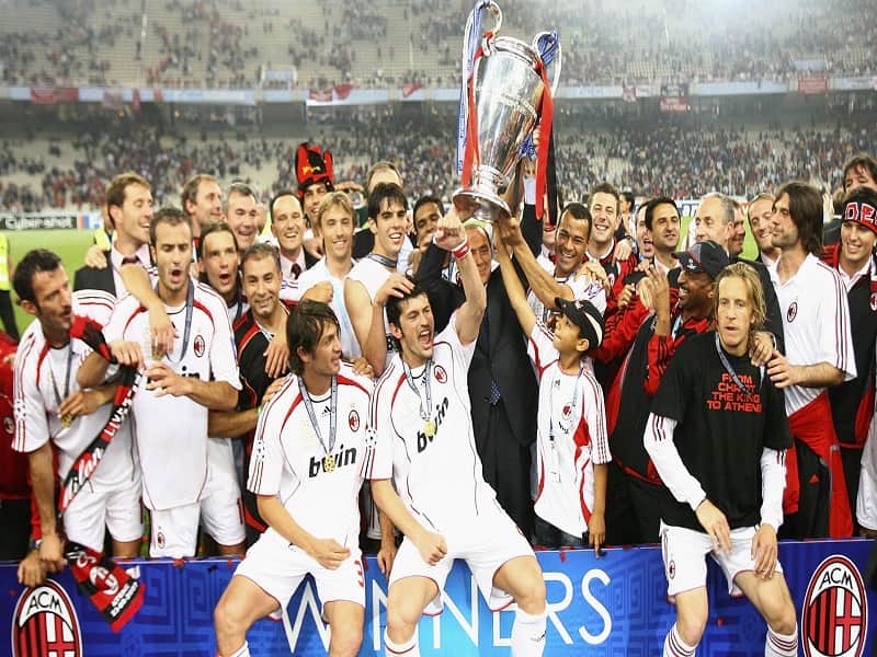 Kỷ nguyên bóng đá Berlusconi và đội hình AC Milan mạnh nhất