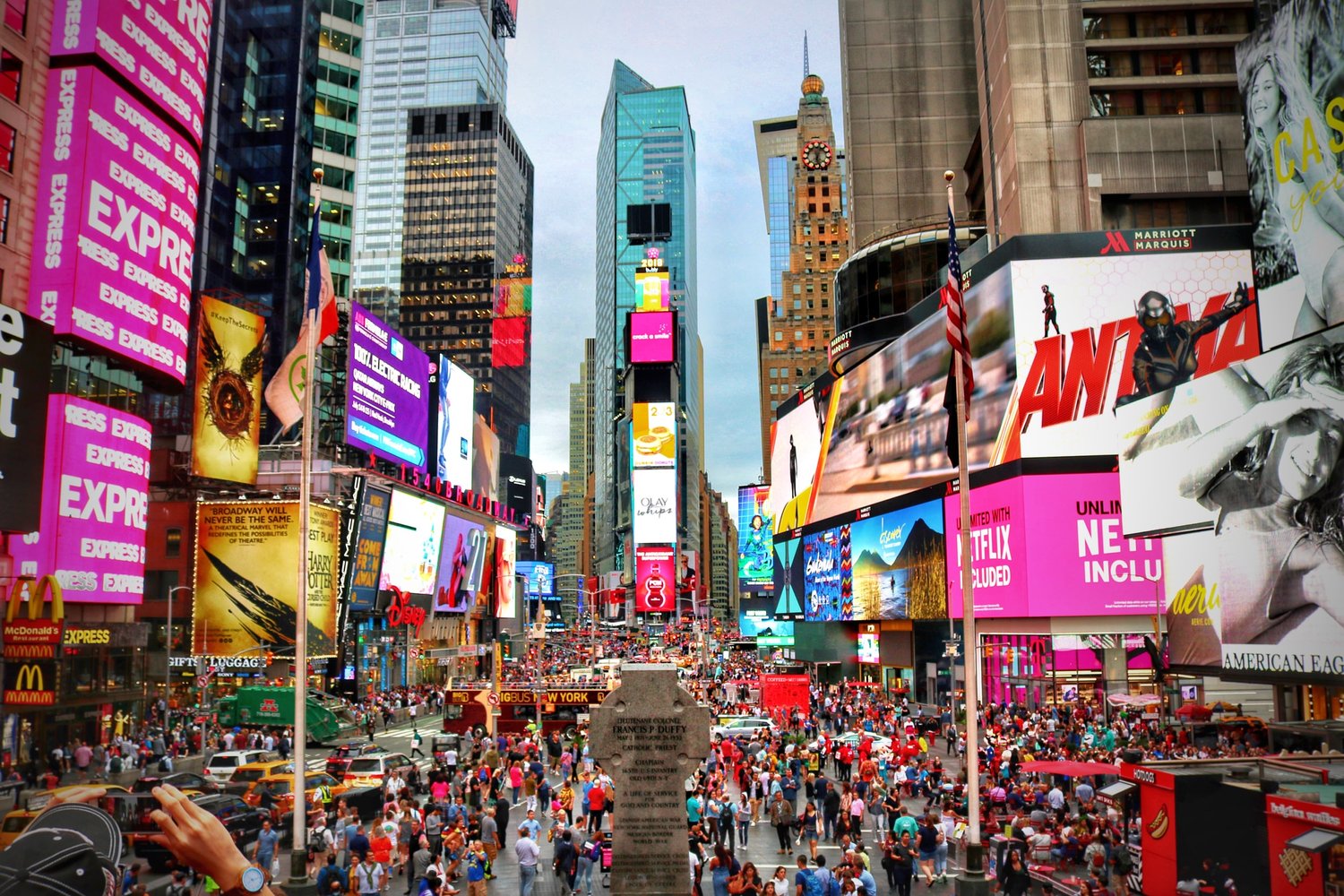 Welcome in 2022 with a BANG: Make Plans in NYC with Social Meeting Apps!
