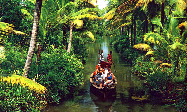 Plan a Trip to Kerala: God’s Own Country - Apna Yatra