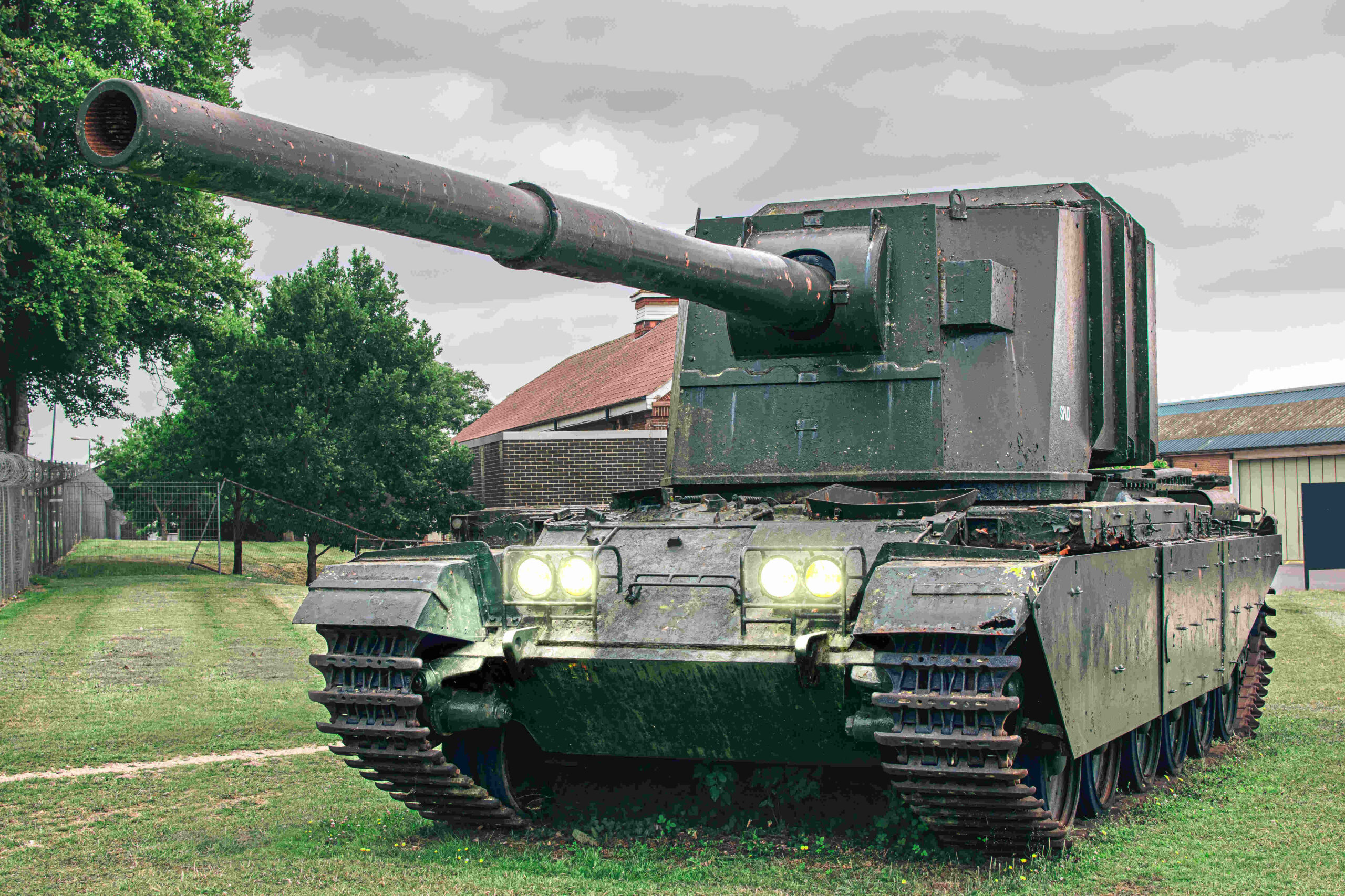 The Insane FV4005 - 183 mm of Ridiculousness - Tank Historia