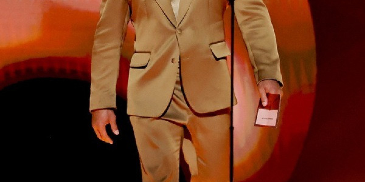 Grammy 2023 Dwayne Johnson Golden Suit