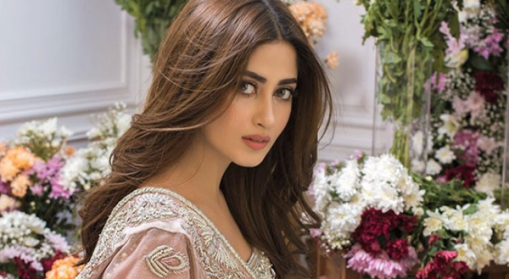 Sajal Aly receives flowers from fan, But Why?