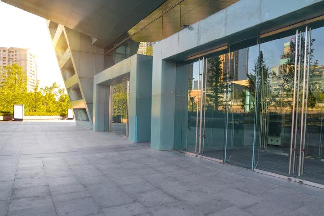 Selecting Experts for Commercial Glass Storefronts Installation