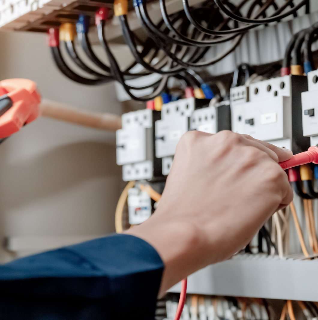 How To Choose The Right Electrical Contractor Around Your Area?