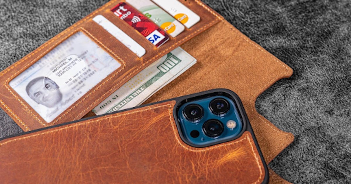 Leather Phone Cases: The Blend of Fashion and Function