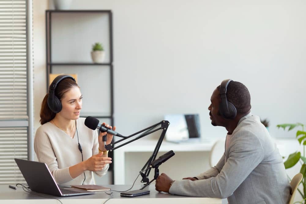 Do’s and Don’ts of a Radio Interview: Tips for Radio Hosts | by Radio Brisvaani | Nov, 2024 | Medium