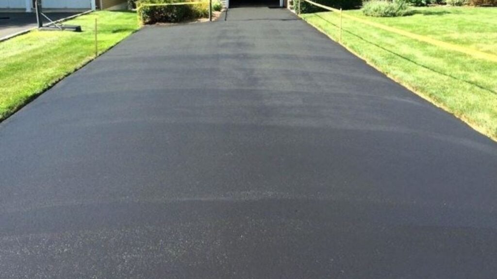 What to Expect from a Driveway Sealing Contractor: A Guide