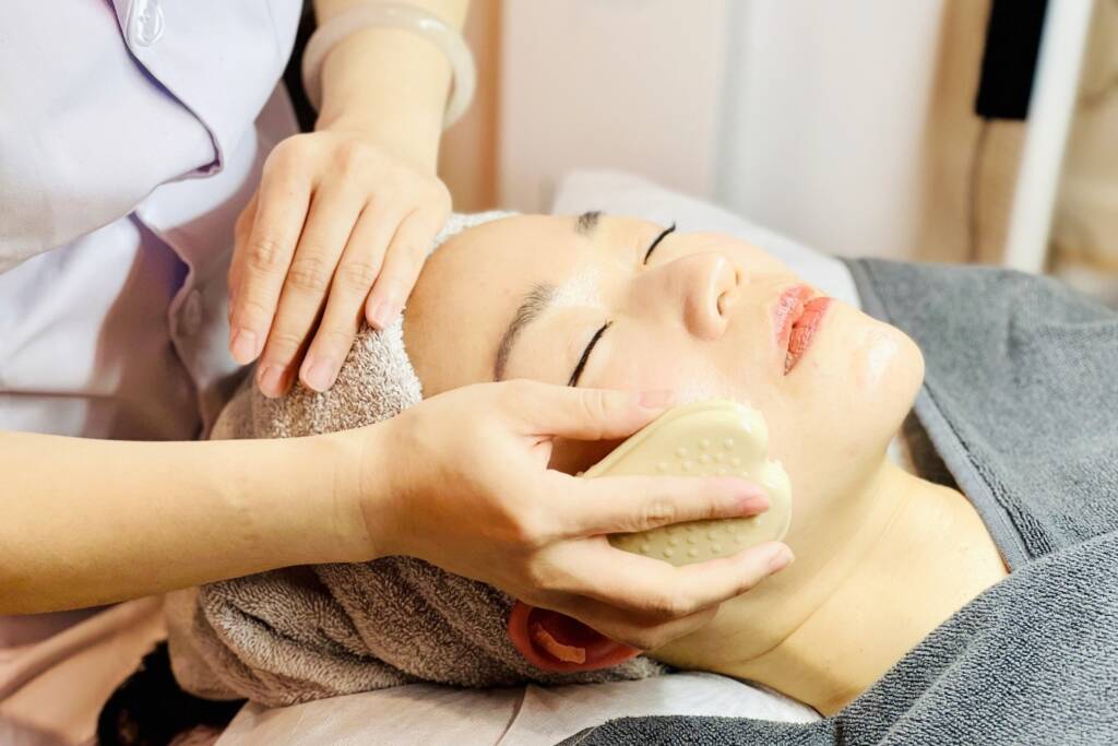 Facial care for young and healthy skin from bodyworks. kiwi